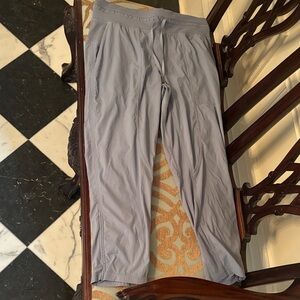 Lululemon blue/grey women’s dance studio cropped pants size 8